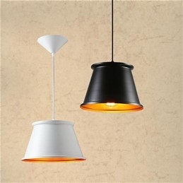 Klassisk Rustikk Hytte I Vintage-Stil Med Minimaleri I Metall