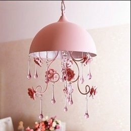 En Liten Rosa Rosehagelysekronelampe Iron Princess