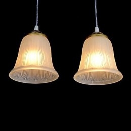 Bronse Anheng Med Tre Lys Mønster Glassskjerm Europeisk Retro Klassisk