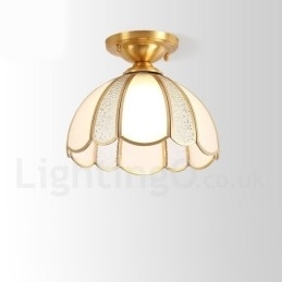 Rustikk Taklampe I Nordisk Stil I Ren Messing Med Glassskjerm