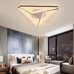 Minimalistisk Trekantet Taklampe I Innfelt Form