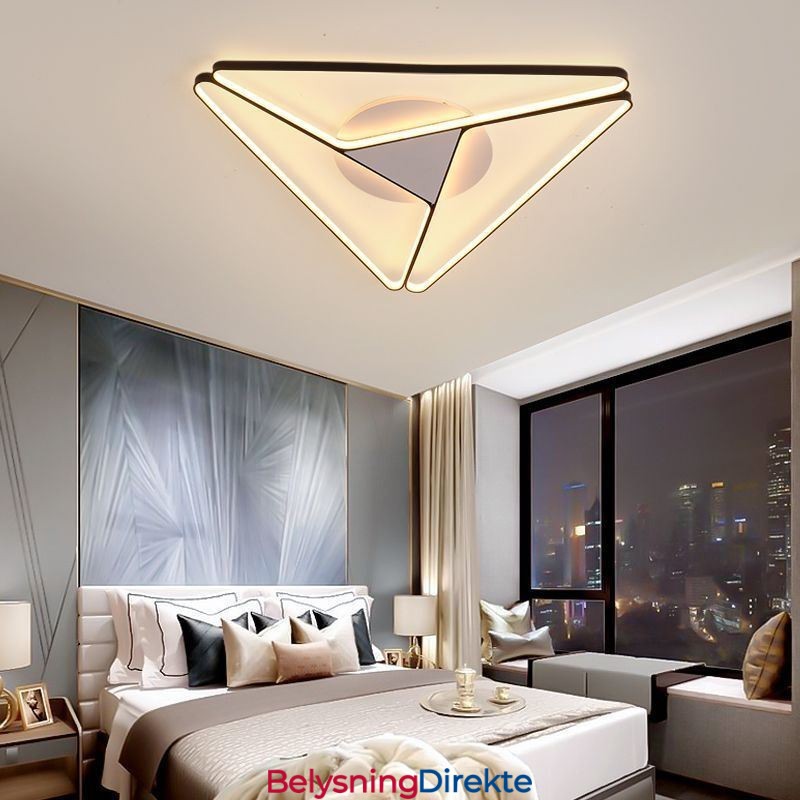 Minimalistisk Trekantet Taklampe I Innfelt Form