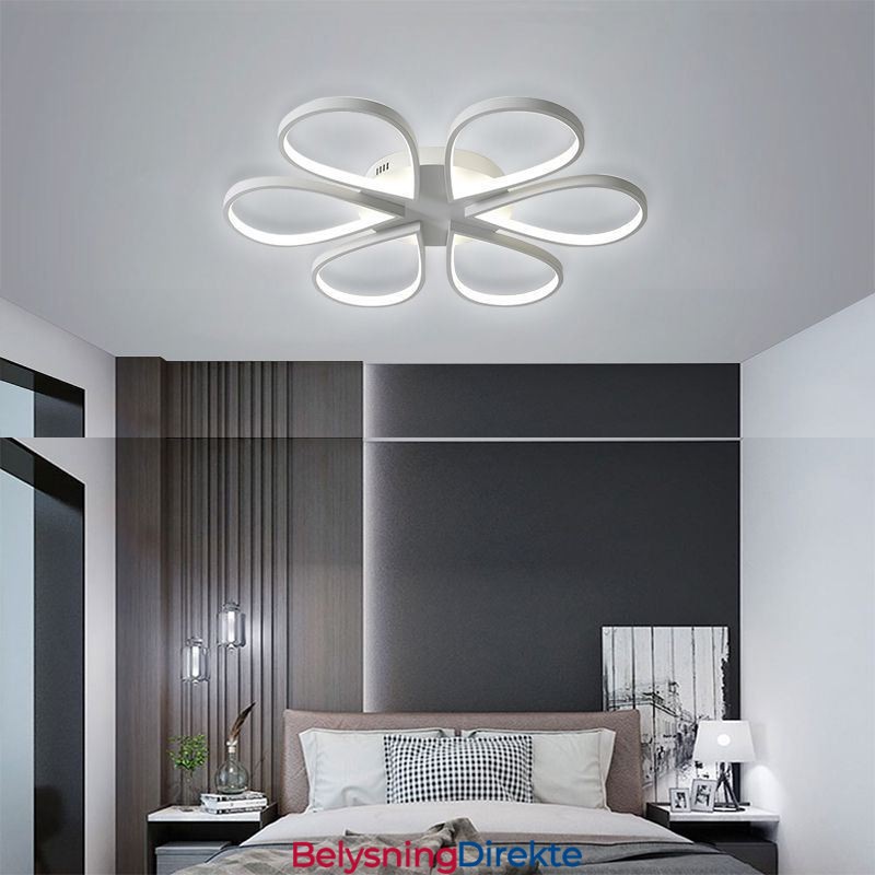 Minimalistisk Kløver Taklampe Med Innfelt Tak