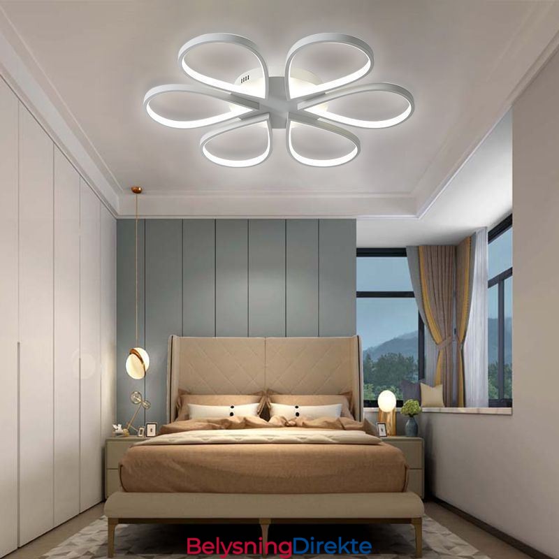 Minimalistisk Kløver Taklampe Med Innfelt Tak