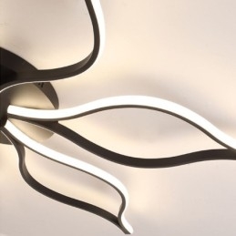 Minimalistisk Taklampe Med Fem Blader Og Blomstermotiv I Innfelt Form