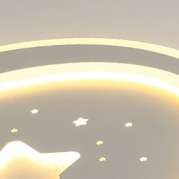 Taklampe Med Stjernemotiv Og Innfelt Taklampe