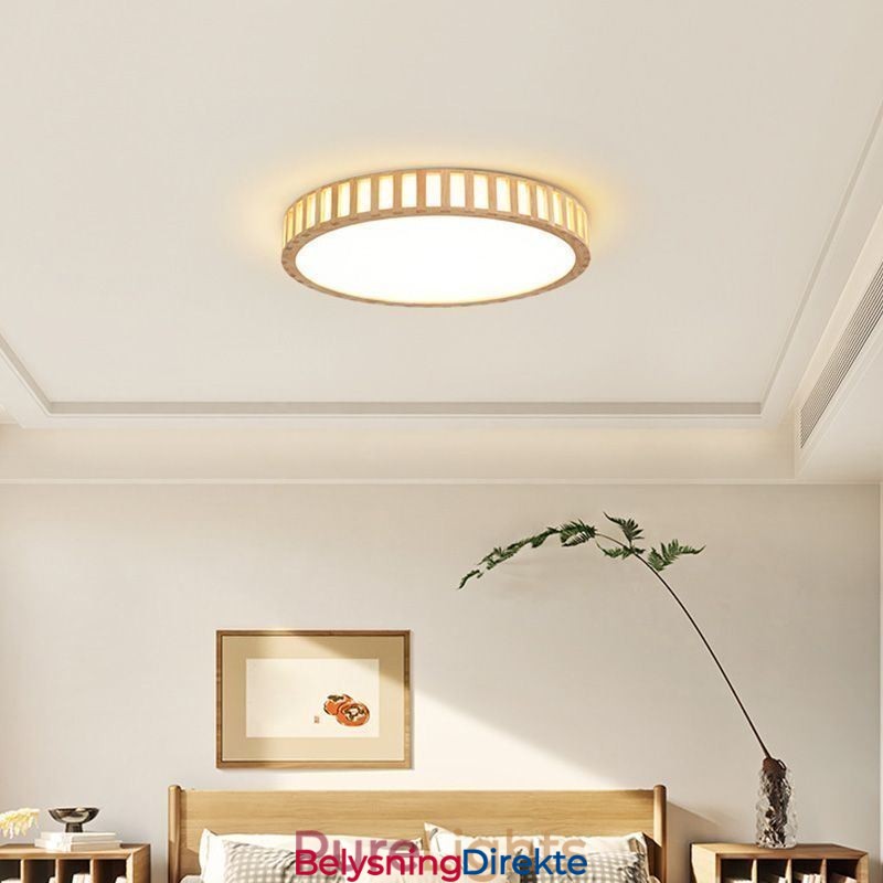 Japansk Lampe I Tre I Taket