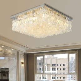 Moderne Hvit Skalllampe I Takmontering Med Innfelt Lysekrone