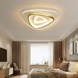 Taklampe Med Innfelt Trekantet Taklampe