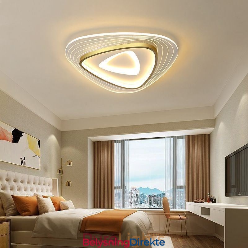 Taklampe Med Innfelt Trekantet Taklampe