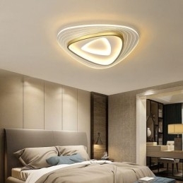 Taklampe Med Innfelt Trekantet Taklampe