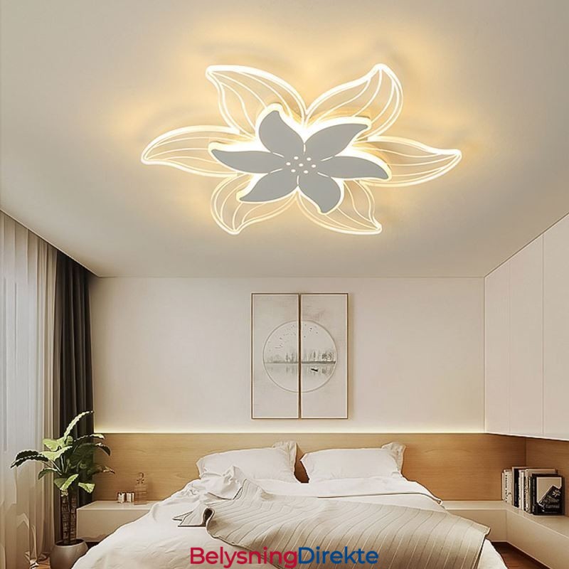 Elegant Blomsterlampe Med Innfelt Takmontering Unik Dekorativ Belysning