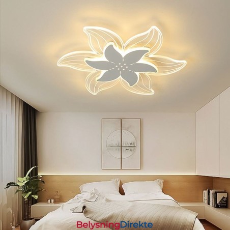 Elegant Blomsterlampe Med Innfelt Takmontering Unik Dekorativ Belysning