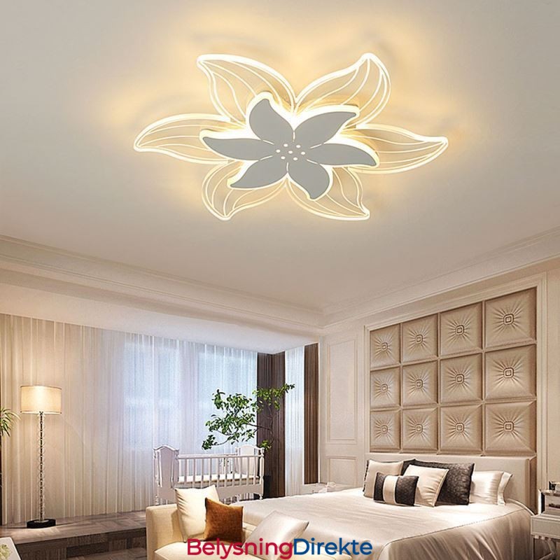 Elegant Blomsterlampe Med Innfelt Takmontering Unik Dekorativ Belysning