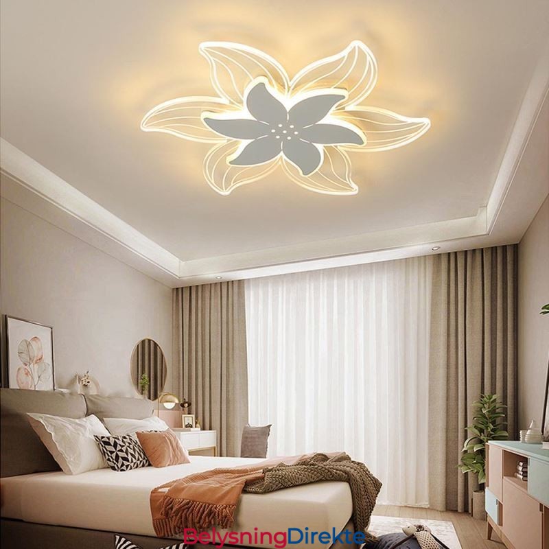 Elegant Blomsterlampe Med Innfelt Takmontering Unik Dekorativ Belysning