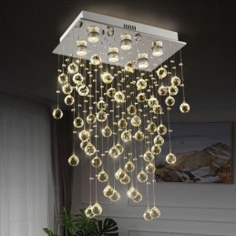 Moderne Krystalllysekrone Med Innfelt Taklampe
