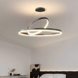 Moderne Pendellampe Med Sirkelringer I Akryl