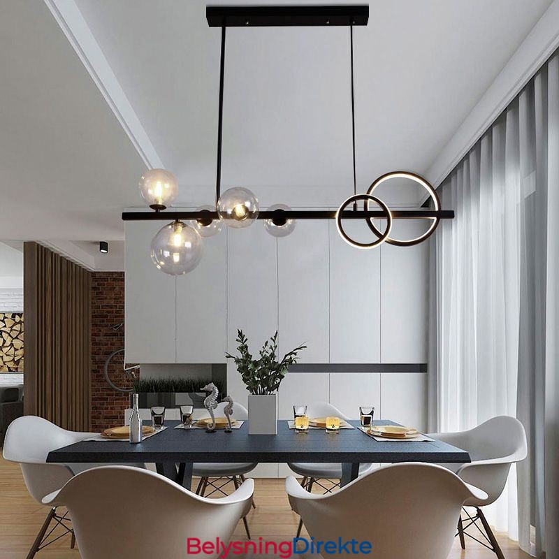 Moderne Glassboble-Anhengslampe I Svart Med Lange Festefester