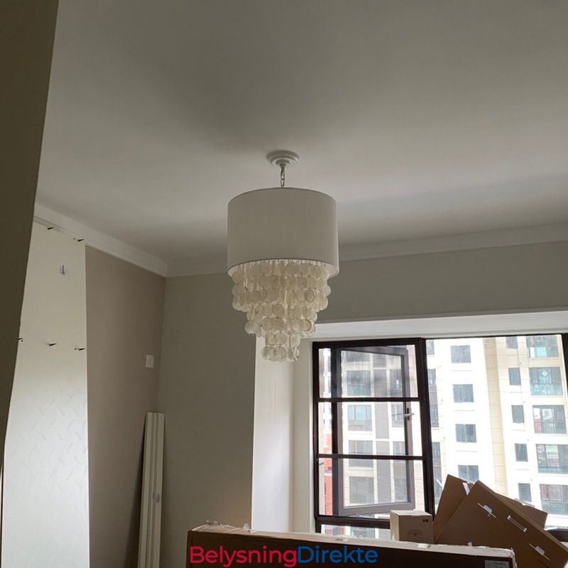 Moderne Pendellampe Med Maneter Og Skjell Med Sylinderskjerm