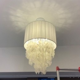 Moderne Pendellampe Med Maneter Og Skjell Med Sylinderskjerm
