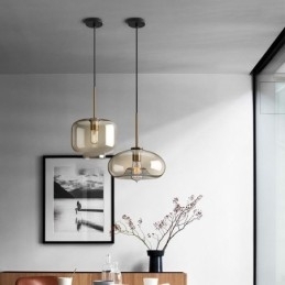 Minimalistisk Dekorativ Glasslampe I Konjakkfarget Glass