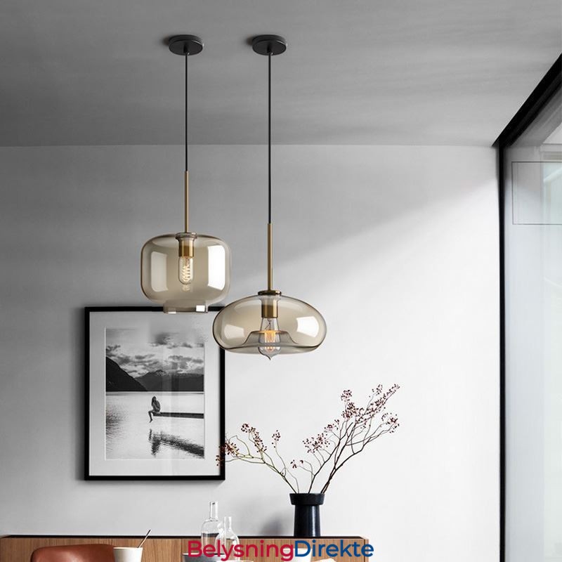 Minimalistisk Dekorativ Glasslampe I Konjakkfarget Glass