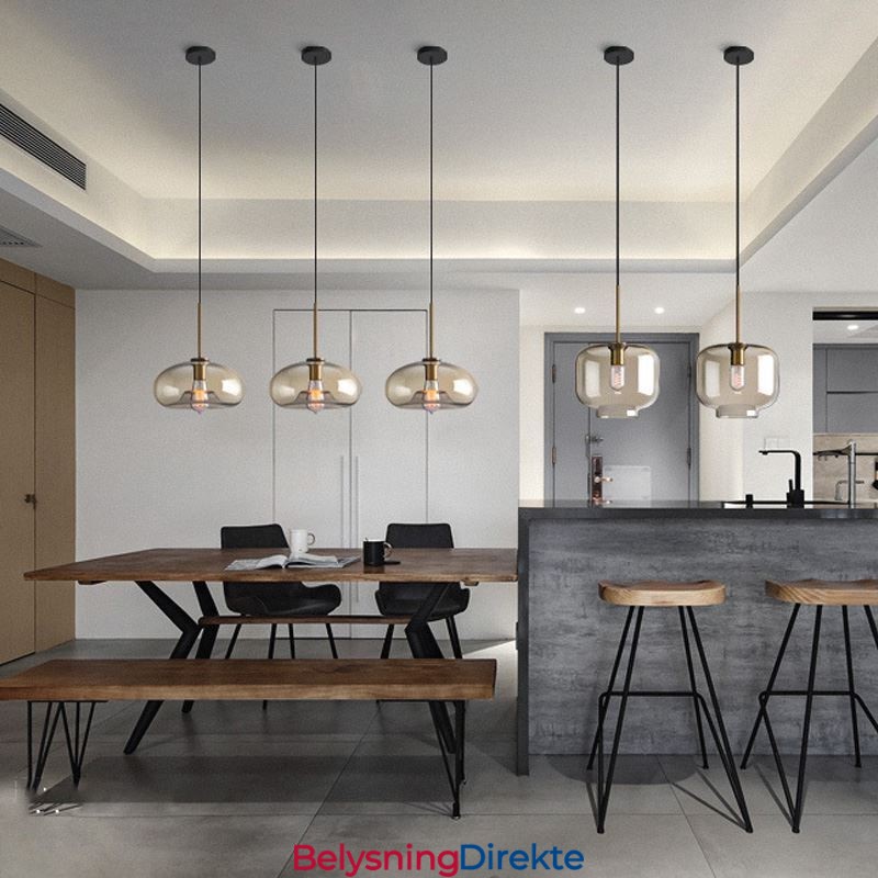 Minimalistisk Dekorativ Glasslampe I Konjakkfarget Glass