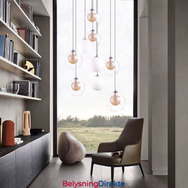Pendellampe I Glass, Klyngeformet Taklampe, Gullnikkel, Børstet + Melkeaktig Glasskule