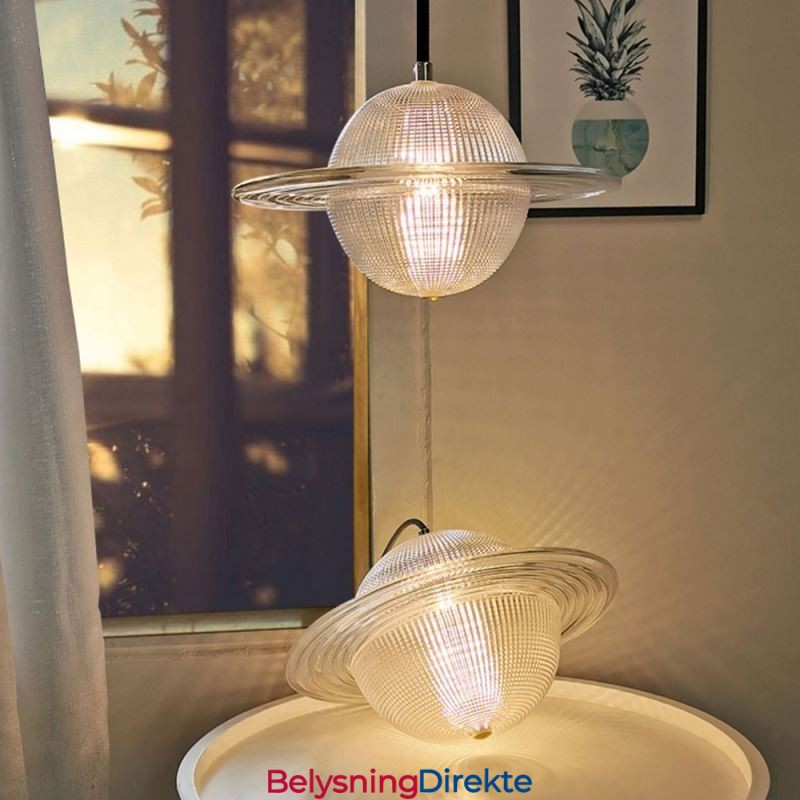 Moderne Taklampe I Glassform