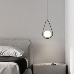 Moderne Globeformet Pendellampe I Glass Med Vanndråper