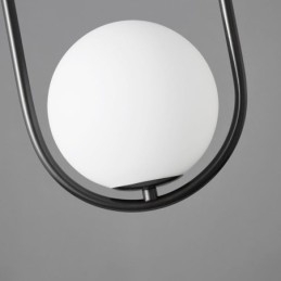 Moderne Globeformet Pendellampe I Glass Med Vanndråper
