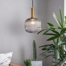 Ribbet Glasspendellampe Med Messingholder