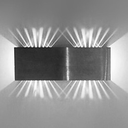 Moderne Vegglampe Med Spredende Lysdesign Med 2 Kubiske Skjermer