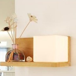 Kreativ, Moderne Og Innleid Vegglampe I Massivt Tre I Glass