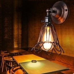 Liten Burvegglampe I Industriell Stil. Restaurering Av Gamle Korridormetoder. Korridorlamper Og Lanterner.