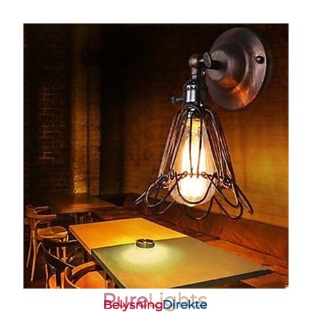 Liten Burvegglampe I Industriell Stil. Restaurering Av Gamle Korridormetoder. Korridorlamper Og Lanterner.