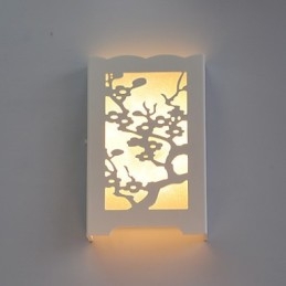 Hvit Plum Flower-Vegglampe Med Utskårne Mønstre Eller Design På Treverkslamper