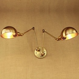 Den Nye Bronse-Inspirerte Nostalgiske Moderne Landlige Midtgangen I Stuen, Varm, Lysende, Lang Arm Av Jernvegg