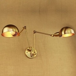Den Nye Bronse-Inspirerte Nostalgiske Moderne Landlige Midtgangen I Stuen, Varm, Lysende, Lang Arm Av Jernvegg