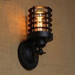Mørk Gangtrapp Balkongen Til Hodegjerdet På En Seng Dekorativ Vegglampe