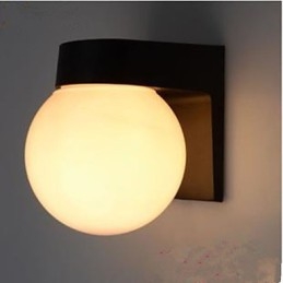 Akrylskallvegglampe
