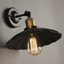 Kreativ Trapp Som Restaurerer Gamle Måter, Enkelthodet, Svart Kjole, Smijernsvegglampe