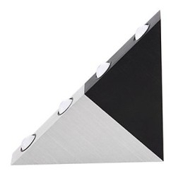 Moderne Vegglampe Med Svart Og Sølvfarget Elegant Trekantdesign