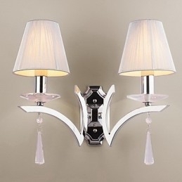 Elegant Vegglampe Med 2 Lys Dekorert Med Krystalldråper