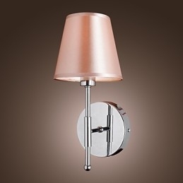 Enkelt Designet Vegglampe I Varmt Lys
