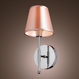 Enkelt Designet Vegglampe I Varmt Lys