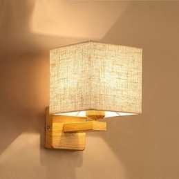 Minimalistisk Bordlampe I Massivt Tre Nattbordslampe