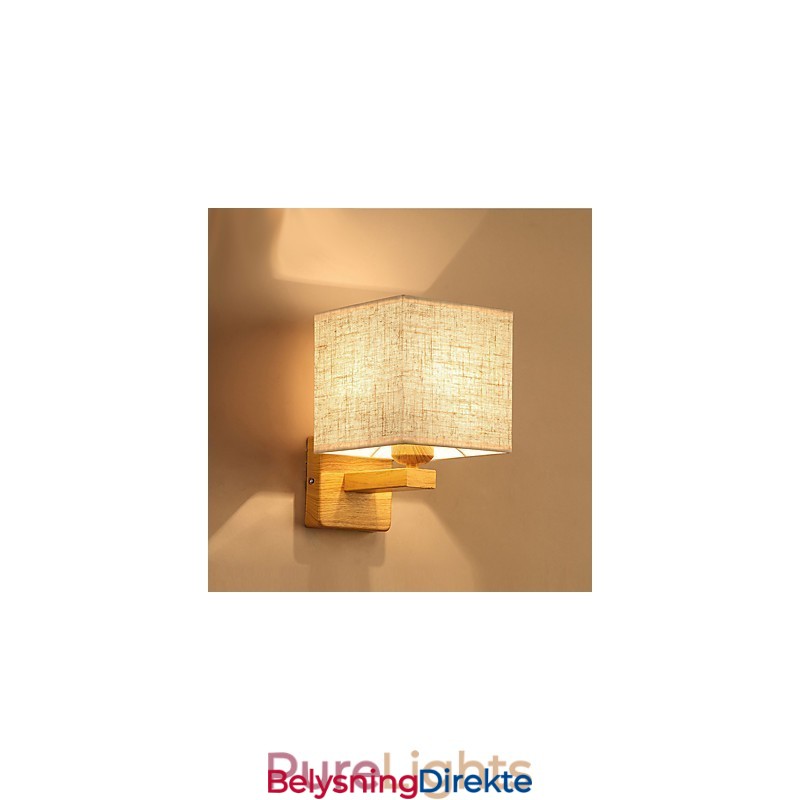 Minimalistisk Bordlampe I Massivt Tre Nattbordslampe