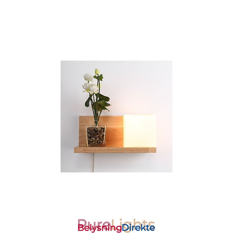 Vegglampe I Tre I Landlig Stil Med Bryter