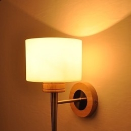 Enkel Vegglampe Nattbordslampe Med Glassskjerm Og Heltre Til Soverom, Kommode, Stue, Babyrom